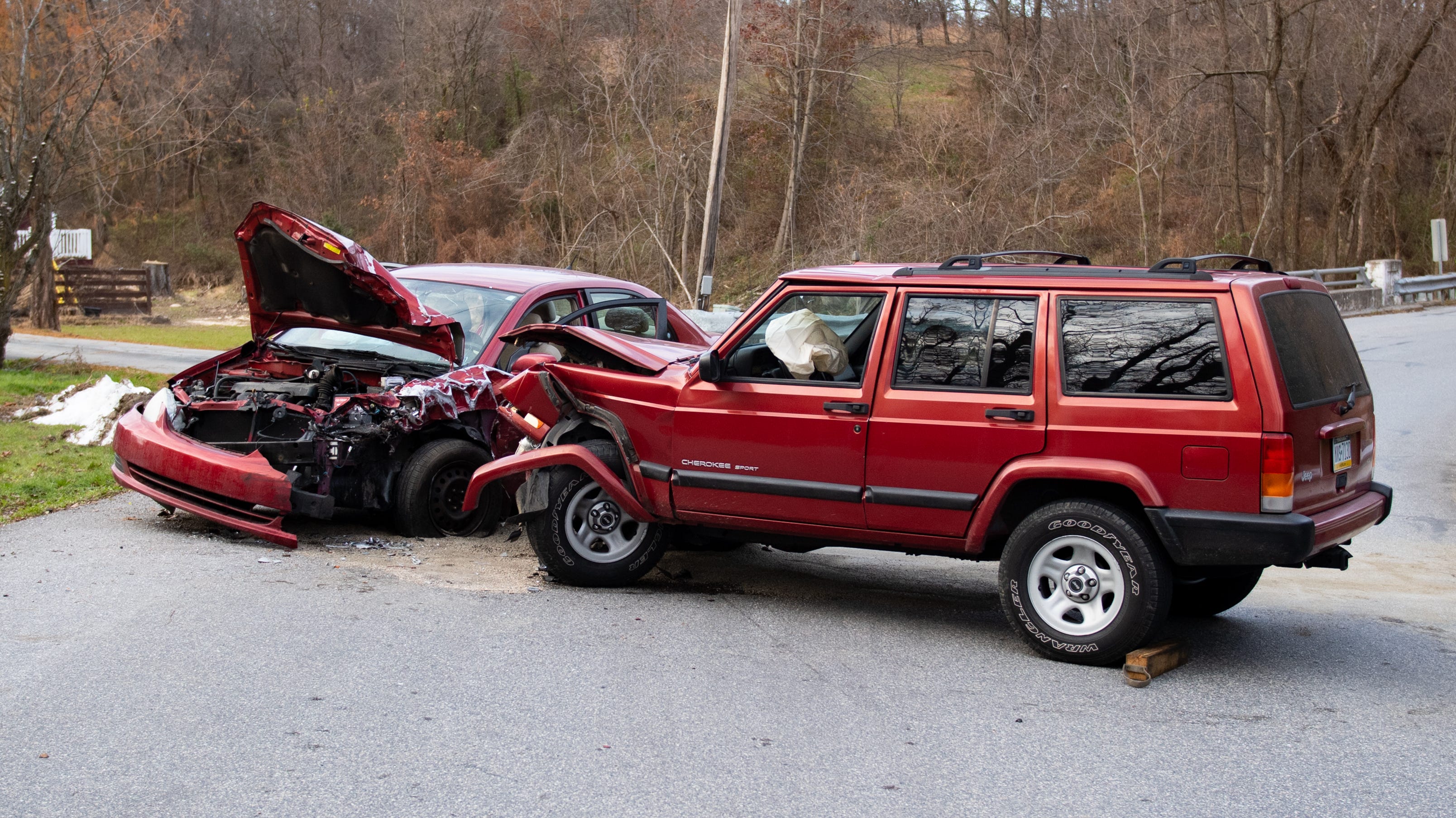 4 Injured In 2-car Crash With Entrapment In Lower Windsor Township