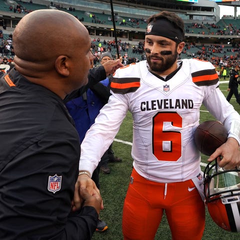 Browns quarterback Baker Mayfield, right, chats...