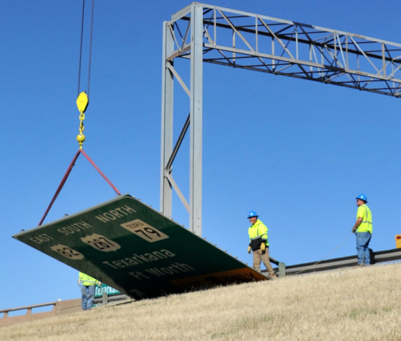 TxDOT Sign Replacement To Cause Lane Closures Nov. 28 And 30