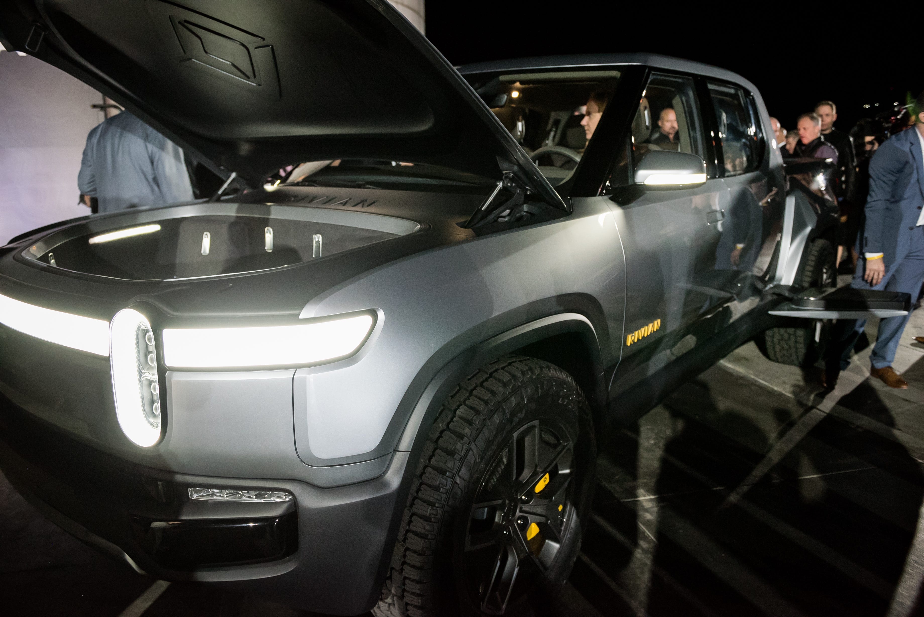 Electric Rivian R1s R1t Might Be Attractive To Amazon Gm