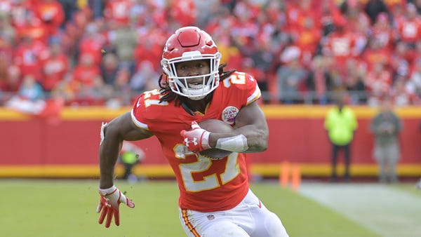 Kansas City Chiefs running back Kareem Hunt (27)...