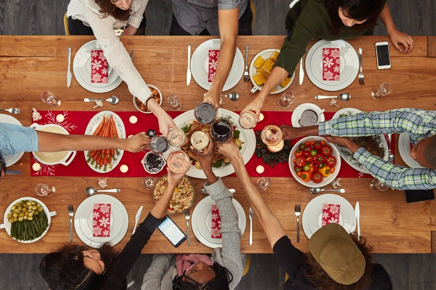 Here S How To Throw A Holiday Dinner Party Your Guests Will Never Forget