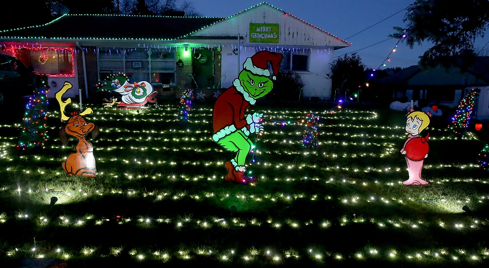 The Christmas Street In East Bremerton Is Bright And Merry