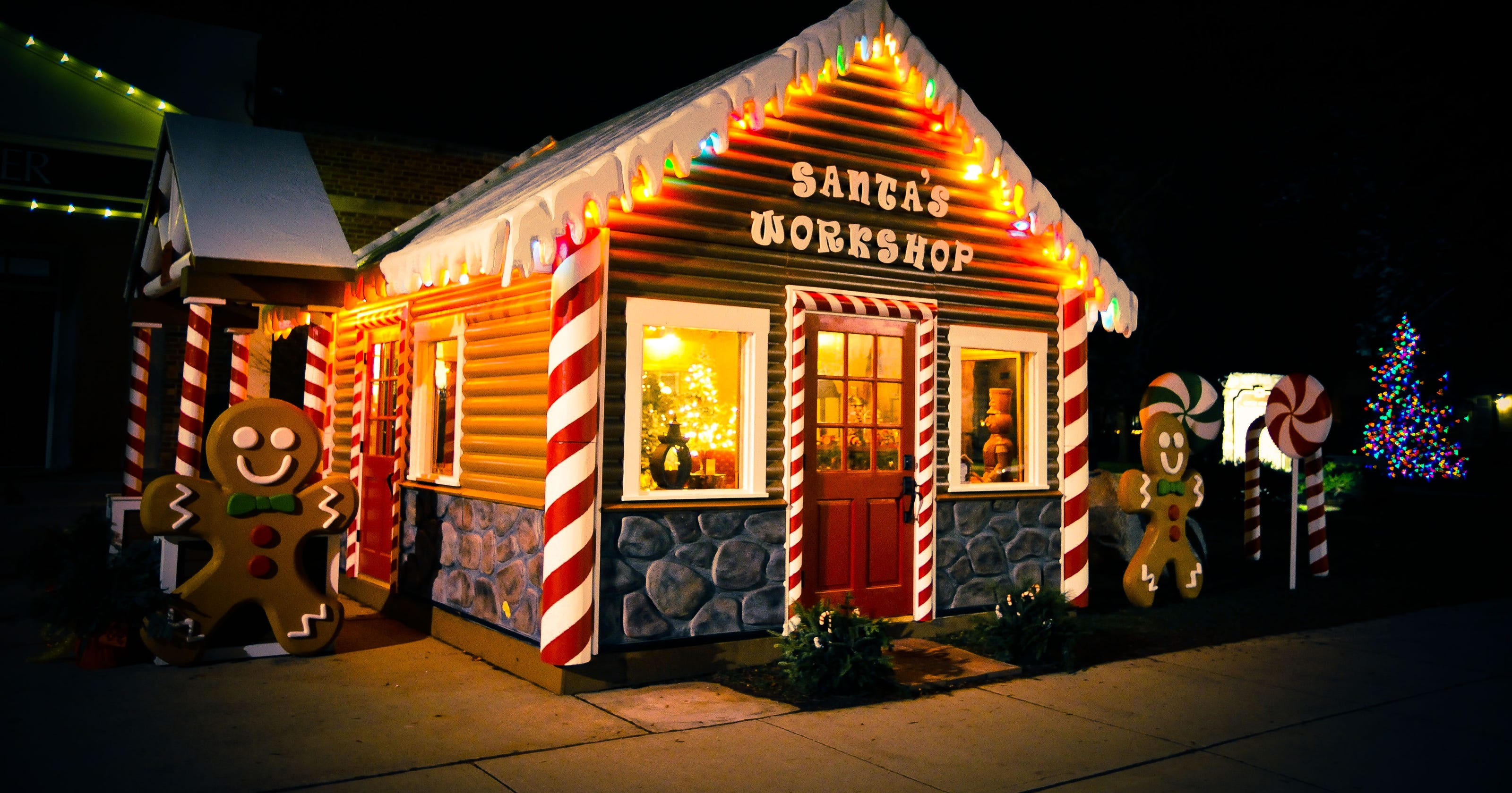 santas workshop decorations