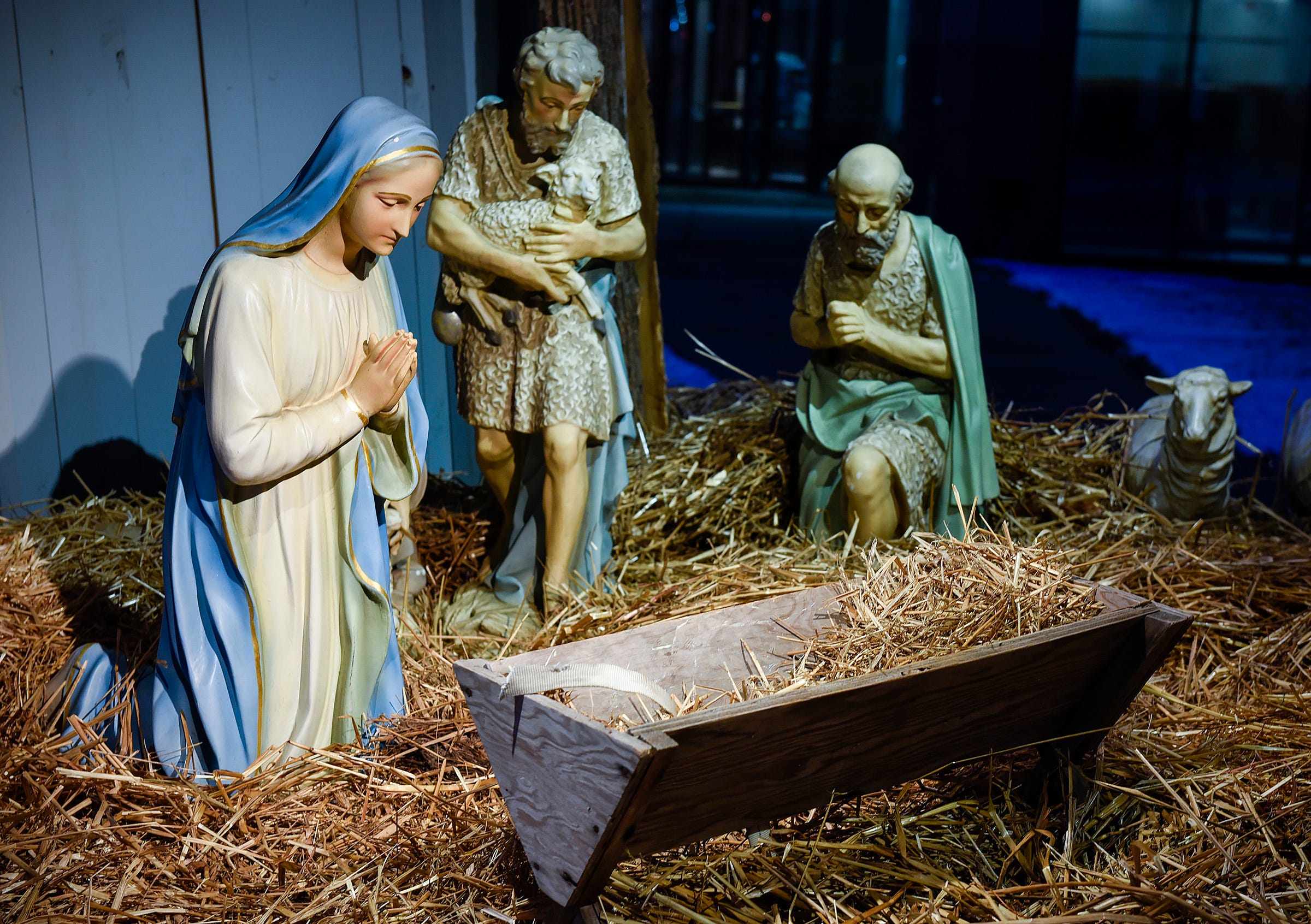 pictures of a manger