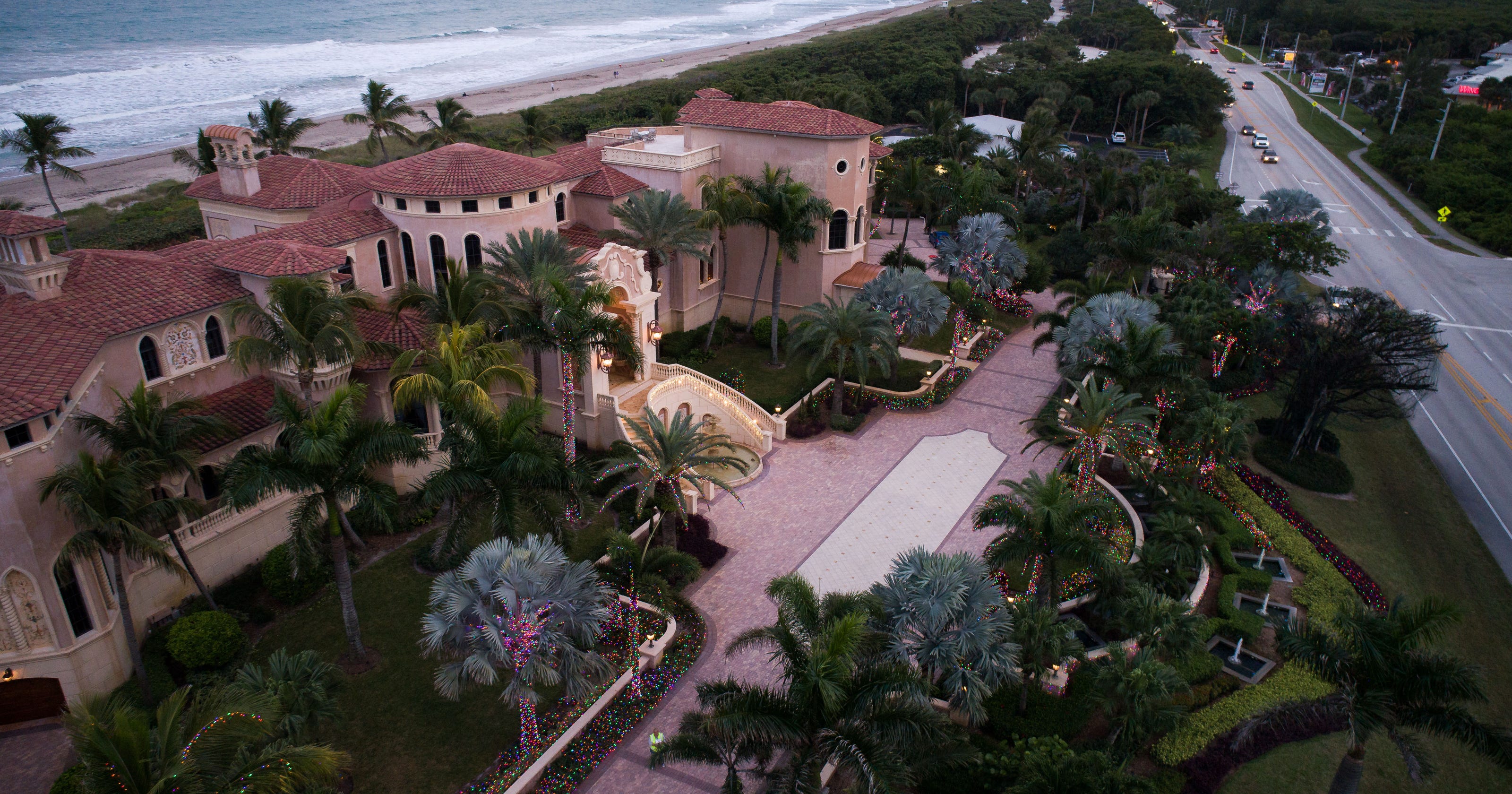 Christmas lights at Jensen Beach mansion inspire holiday cheer on A1A