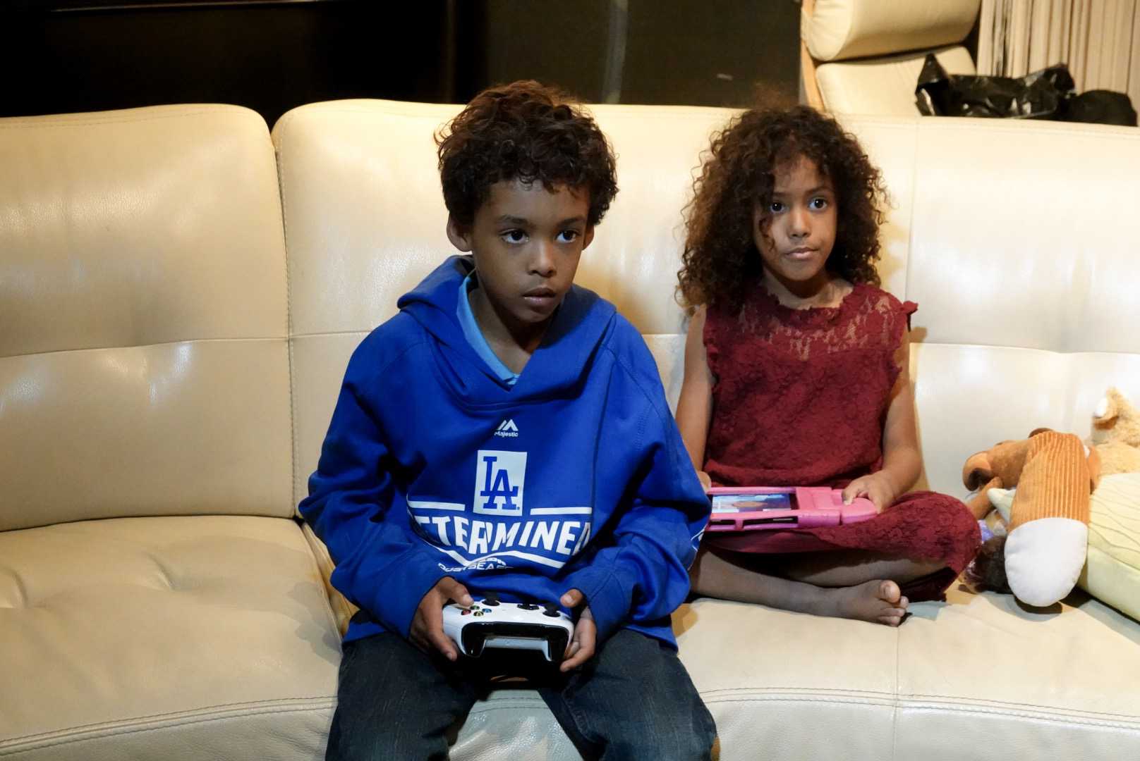 tips to minimize screen time at home with family - parents guide to fortnite addiction