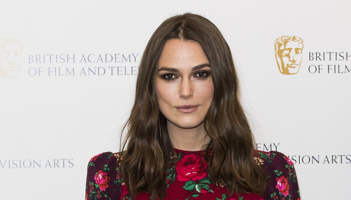 LONDON, ENGLAND - DECEMBER 17: Keira Knightley attends her 'A Life In Pictures' photocall at BAFTA on December 17, 2018 in London, England. (Photo by Tristan Fewings/Getty Images) ORG XMIT: 775270351 ORIG FILE ID: 1083797384