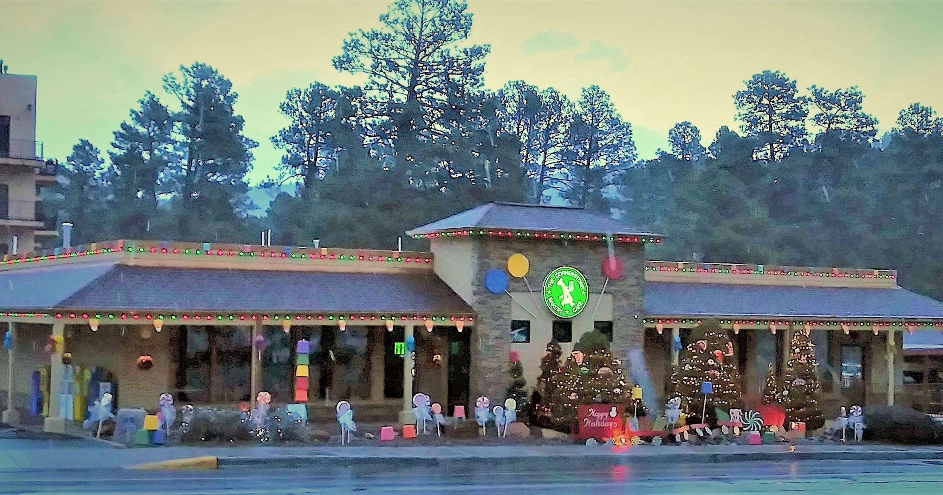 Ruidoso brightens the night with holiday decorations