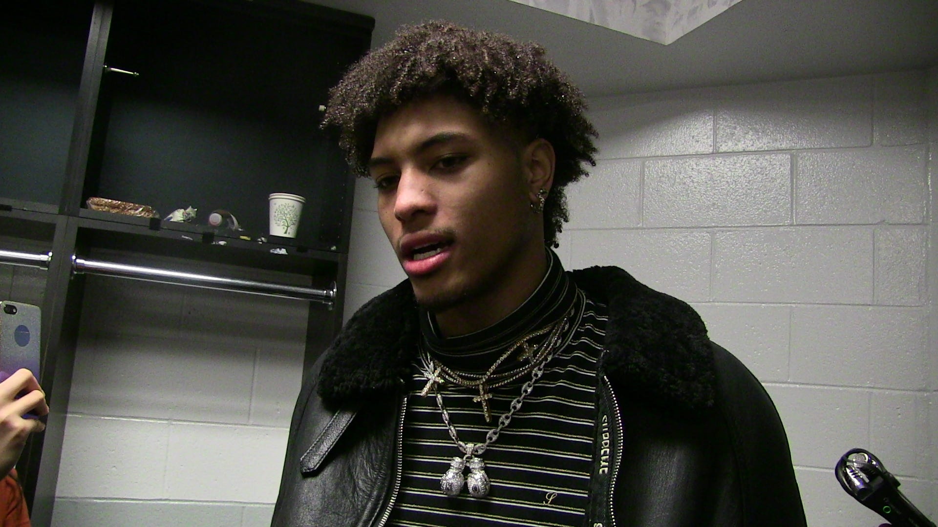 Kelly Oubre Jr.'s style blends well with Phoenix Suns in his debut