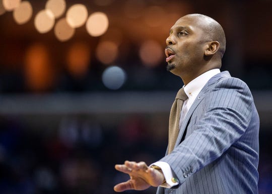 Memphis Tigers head coach Penny Hardaway gestures to his team during the second half of a college basketball game, Saturday, Dec. 22, 2018.