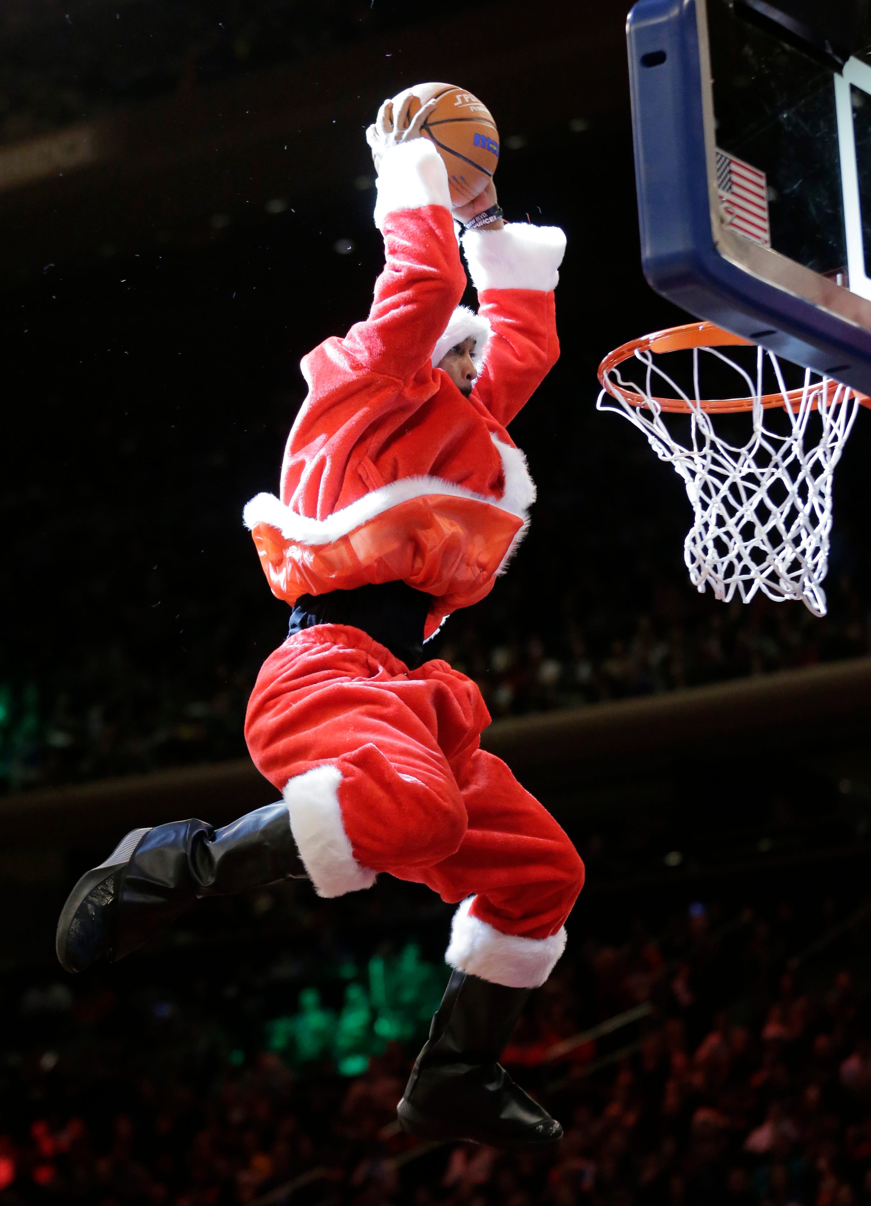 milwaukee bucks santa hat