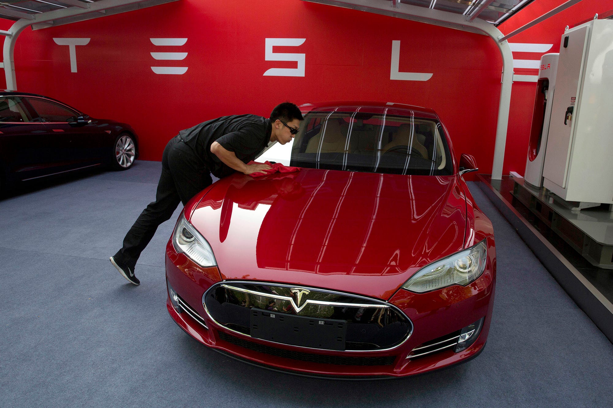 Tesla To Stop Selling Cheapest Versions Model S X Elon