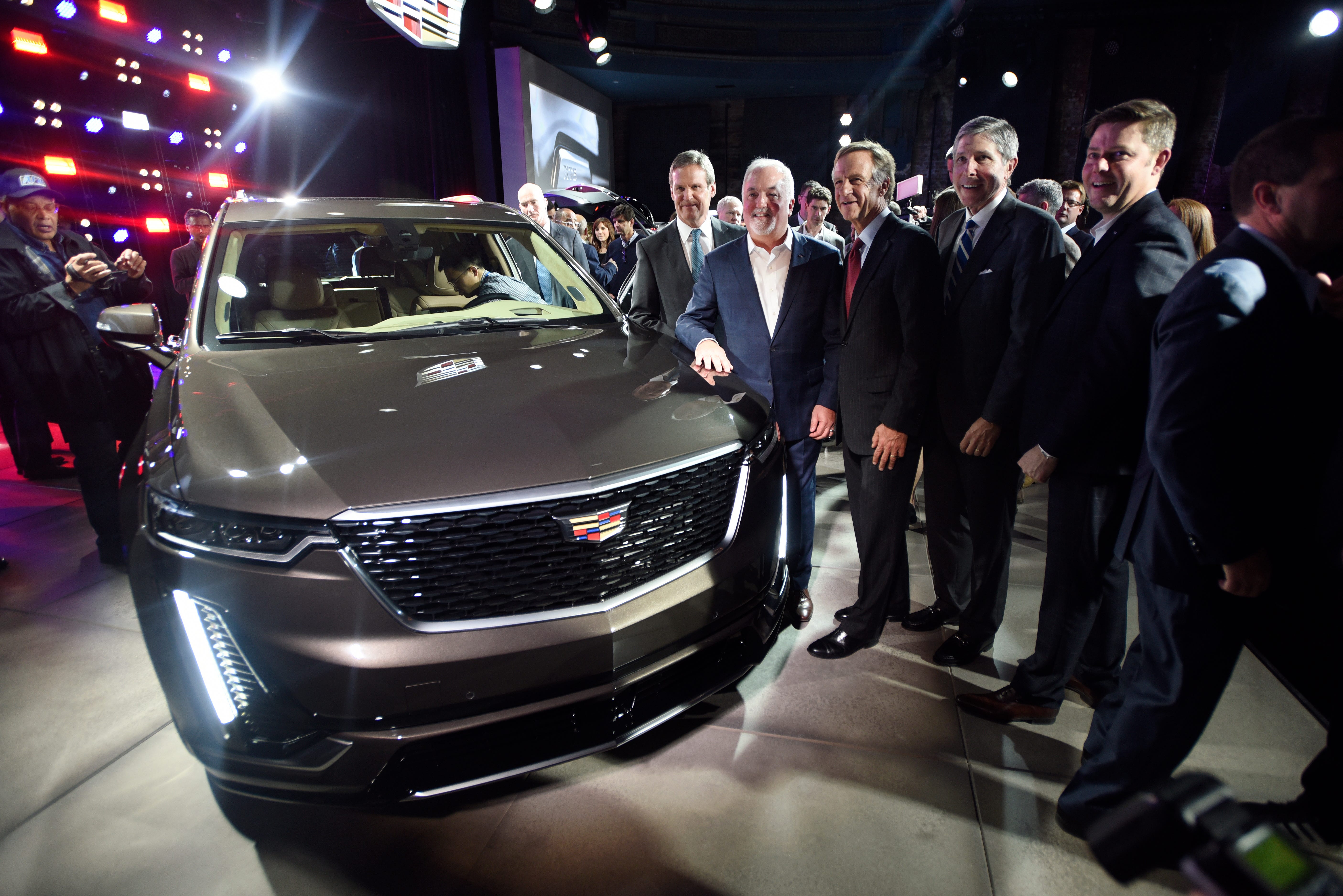 Cadillacs 3 Row Xt6 Makes Live Debut Ahead Of Detroit Auto Show 9536