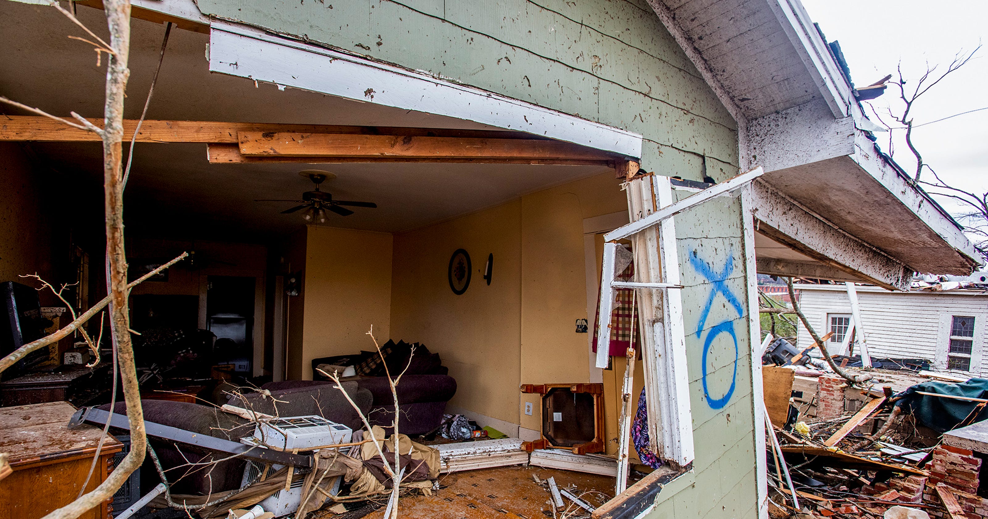 See this Wetumpka, Alabama, home before and after a tornado hits