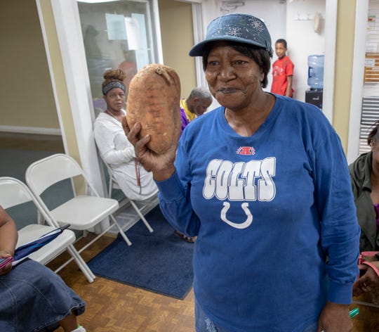 Indiana Hunger Indianapolis Mosque Welcomes All To Food Pantry