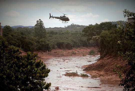 Firefighters participate in the search and rescue work of the victims of the dam breakage of the company Vale, in Brumadinho, municipality of Minas Gerais, Brazil, 27 January 2019.
