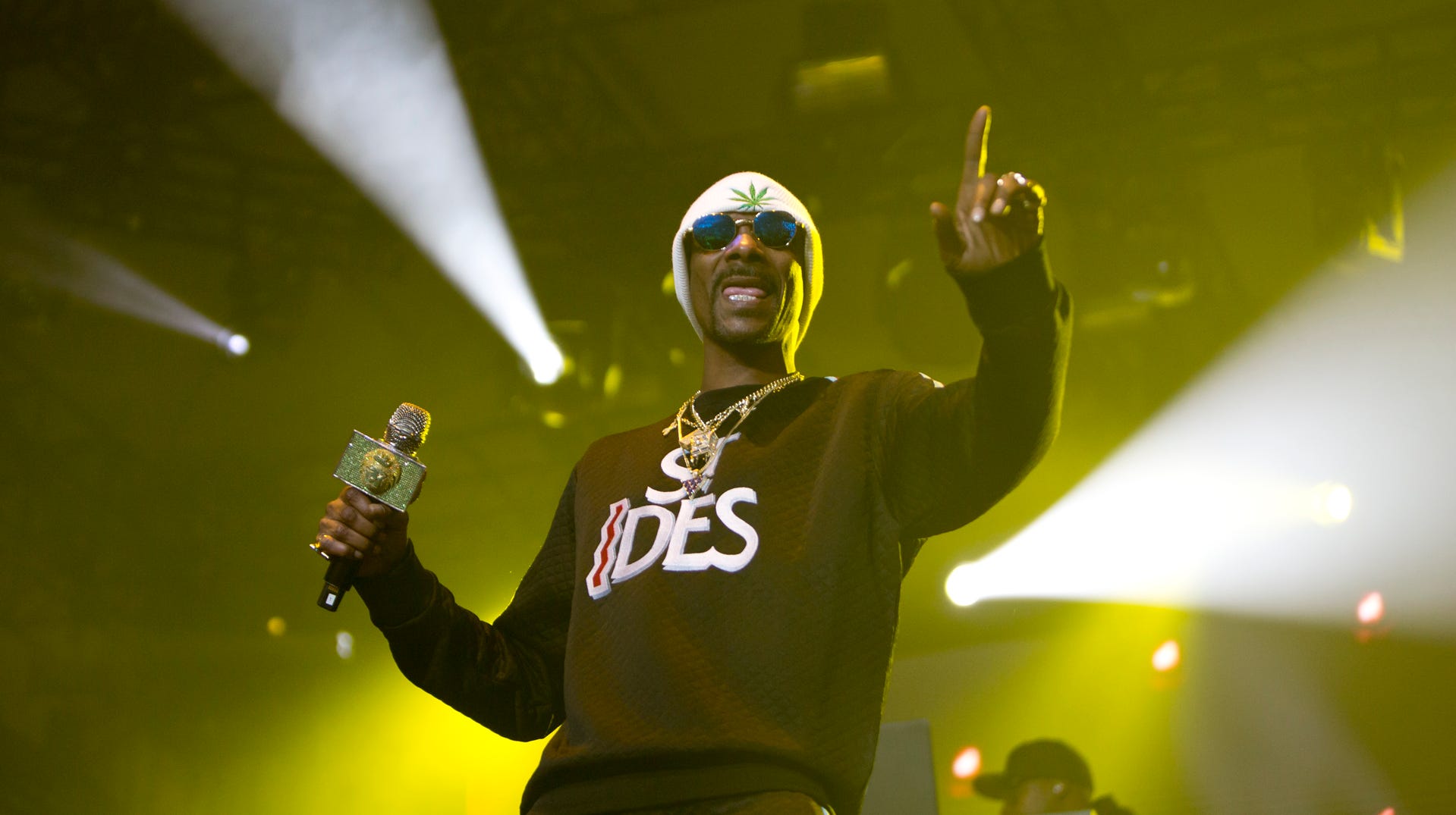 Snoop Dogg a tough act to follow at Phoenix Open Birds Nest