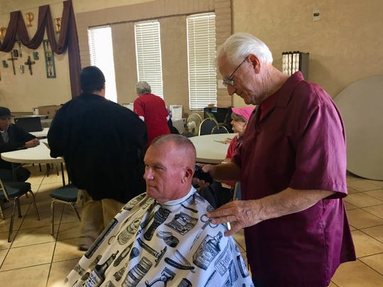 In Mesa S New Hope Community Center A Barber Gives Free
