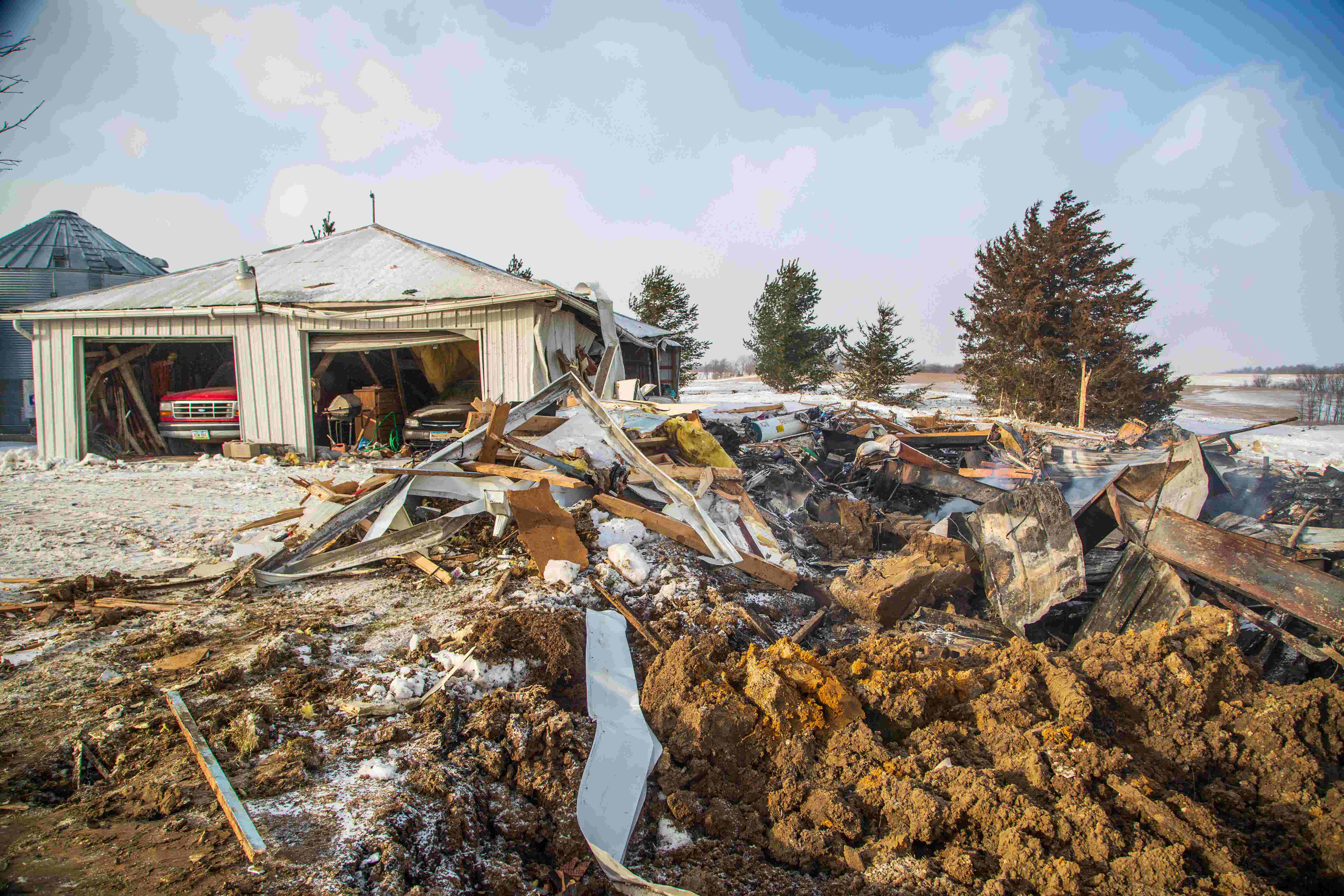 Massive explosion destroys Iowa home