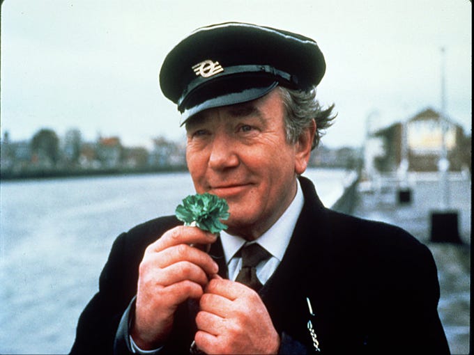 Albert Finney British Actor In Skyfall Tom Jones Dead - 