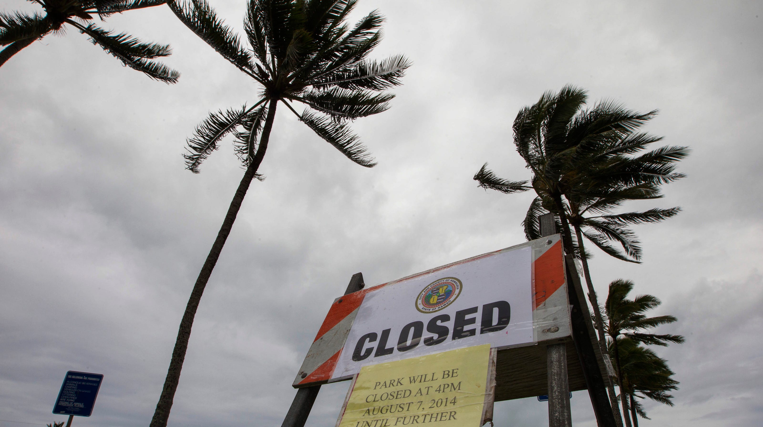Hawaii weather Storm brings 60foot waves, power outages