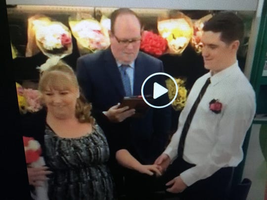 Walmart Wedding Vermont Couple Gets Married In The Produce Section