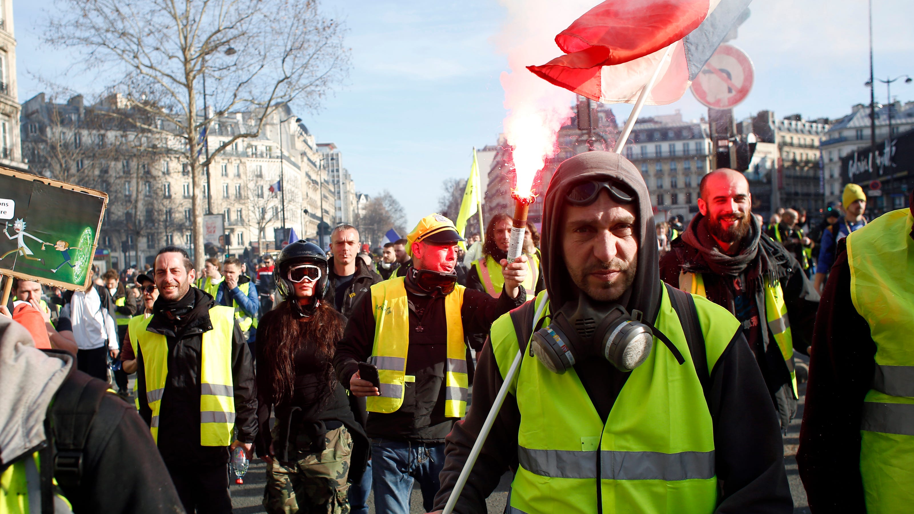 Yellow vest protest Tear gas, hate speech mark latest march in Paris