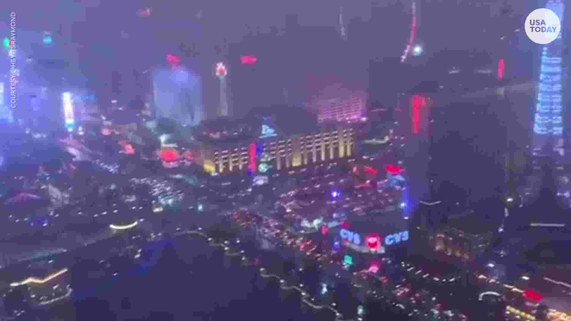 Las Vegas snow makes brightlylit Strip look dreamy