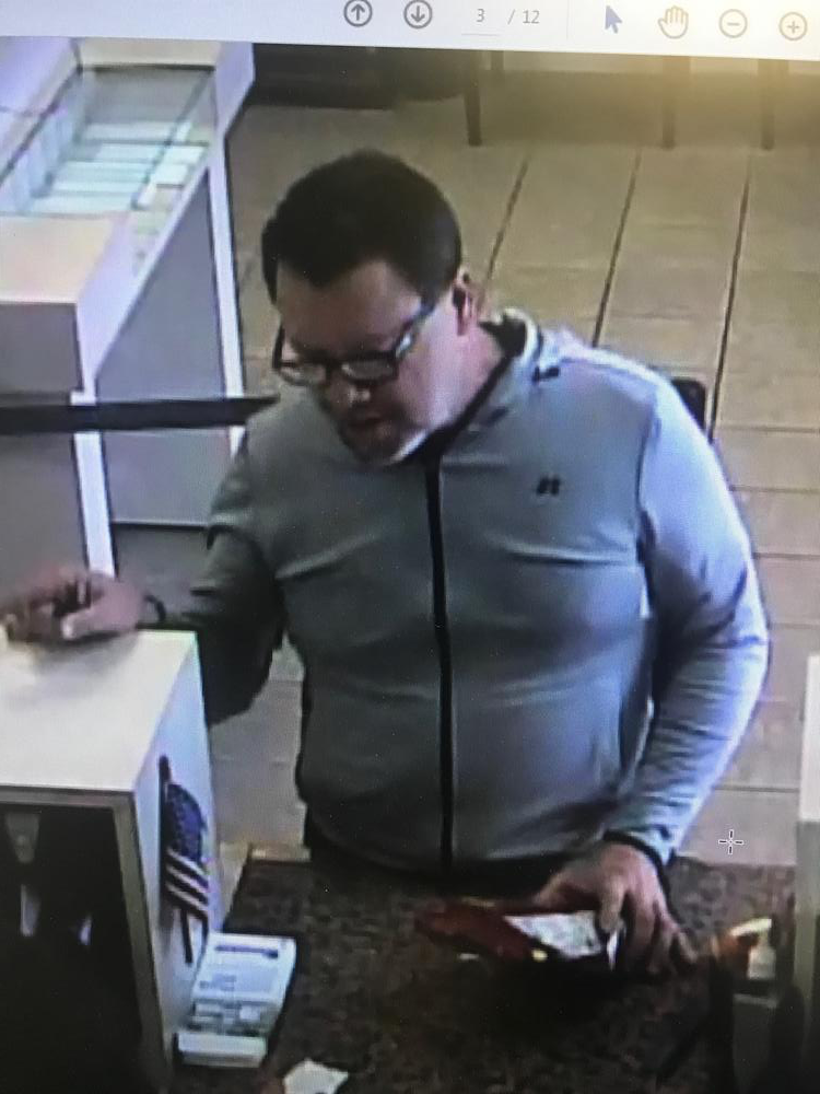 Man robs bank in Ellisville