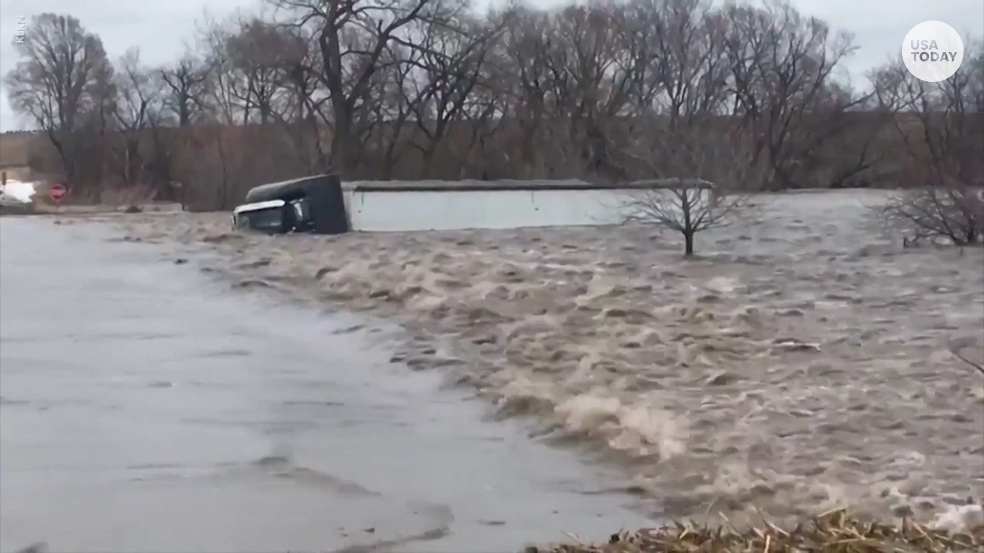 Thousands Flee, Few Dead After Historic Midwest Flooding