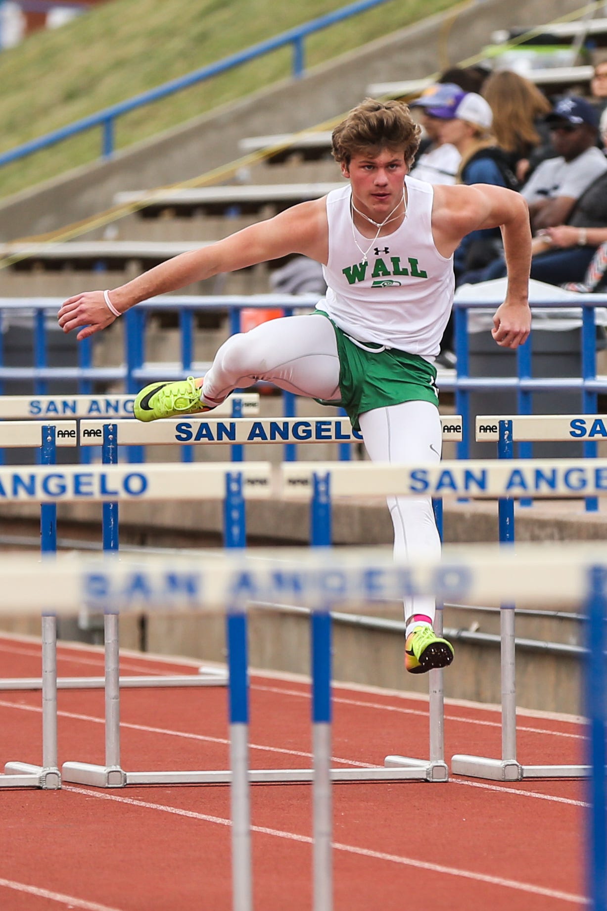 Broken Back Hasn T Slowed Wall S Holifield As Hawks Win San Angelo Relays