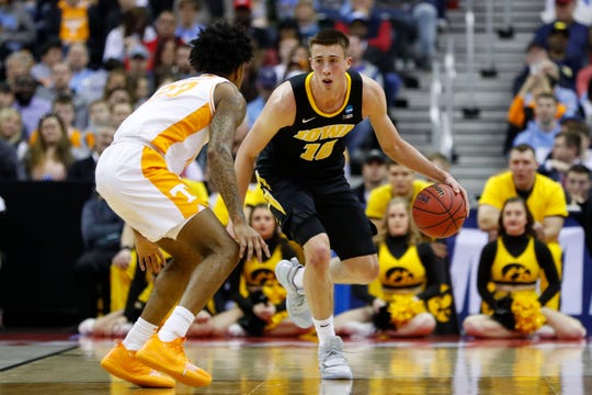 Joe Wieskamp (10), goalkeeper of the Iowa Hawkeyes, is looking to dribble the pitch defended by Tennessee striker Zach Kent (33) in the second round of the 2019 NCAA Tournament at Nationwide Arena.
