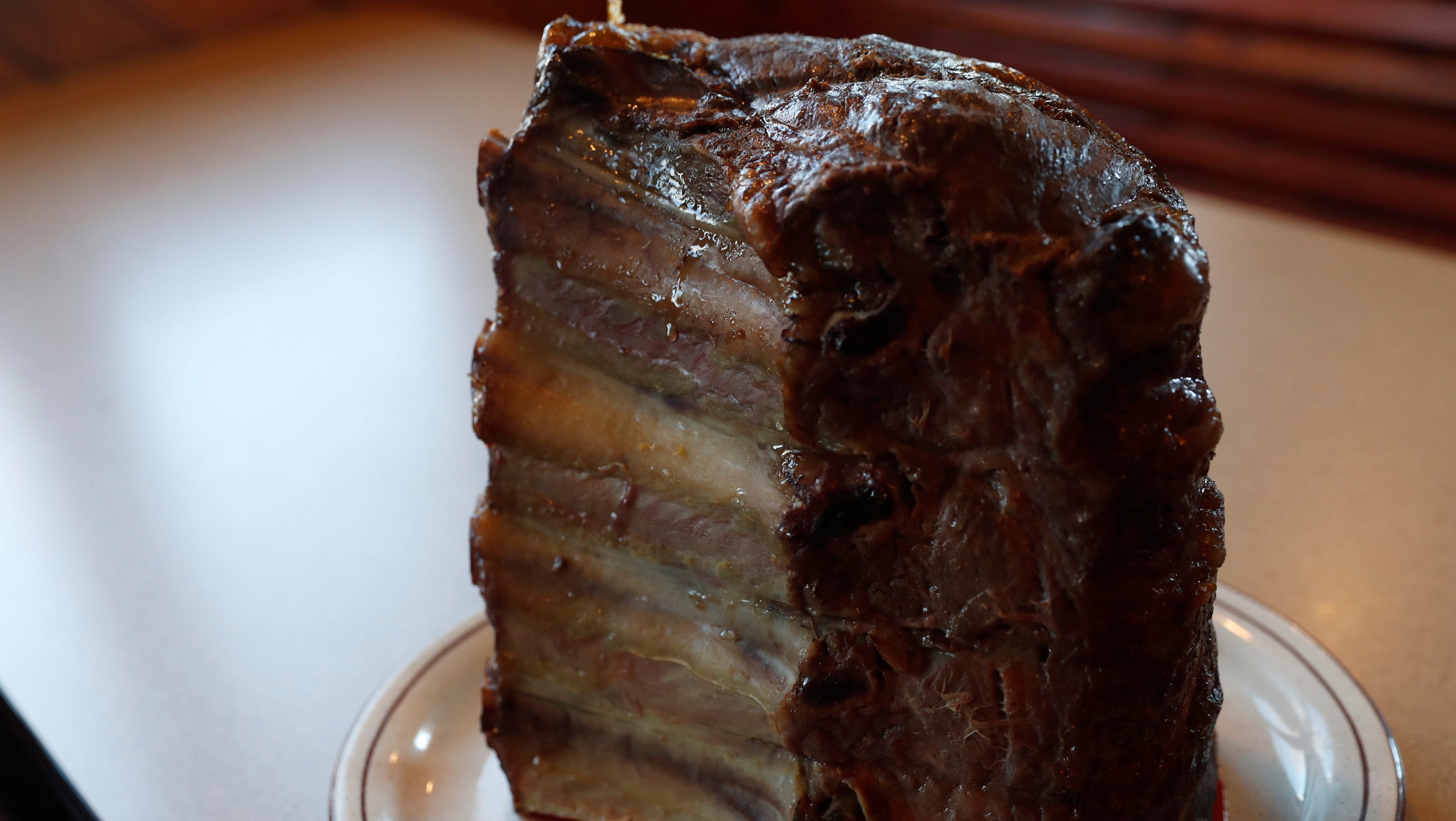 Wisconsin supper clubs: Black Otter goes big with prime rib cuts