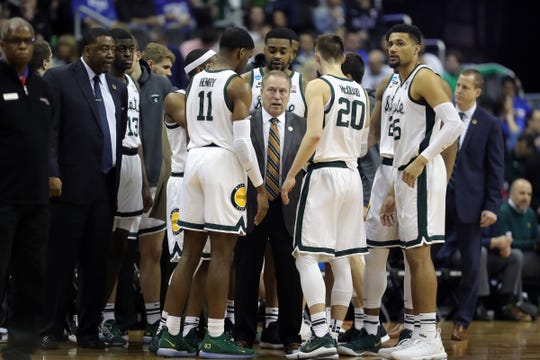 Michigan State coach Tom Izzo talks to his players during a time out in MSU's 80-63 win over LSU in the NCAA tournament on Friday, March 29, 2019, in Washington.