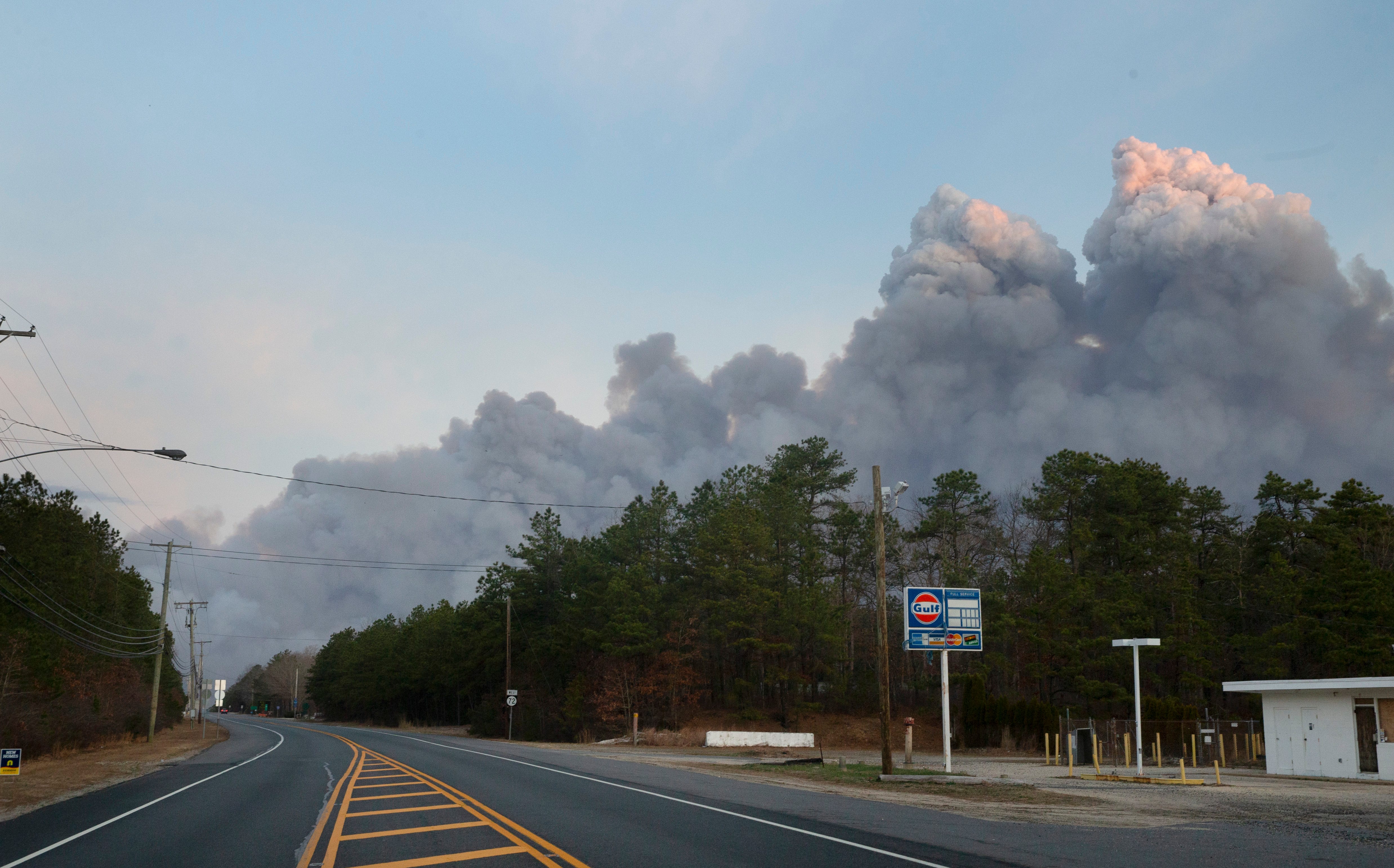 NJ Forest Fire Route 72 In Barnegat Still Closed 8 000 Acres Burning   811cade9 107d 4622 B00a Cebe864829f5 Fire190331a 