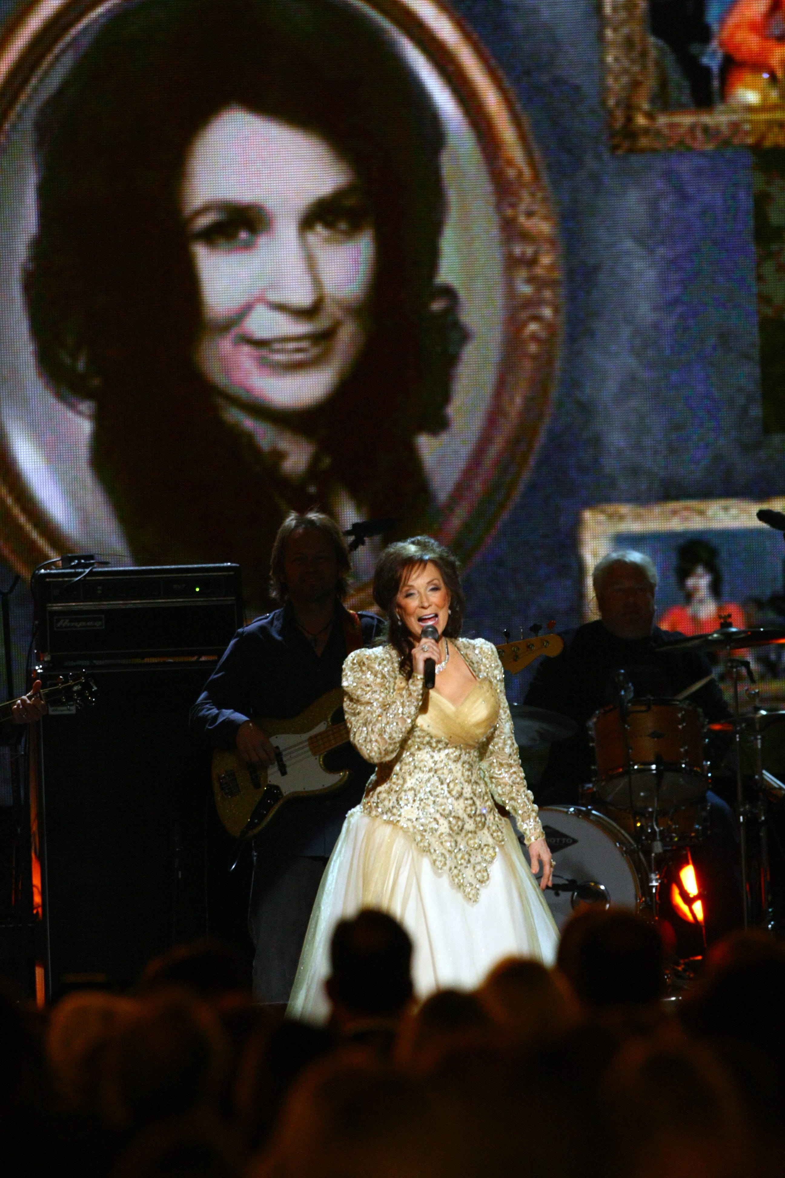 Miranda Lambert, Reba McEntire, Carrie Underwood To Honor Loretta Lynn ...