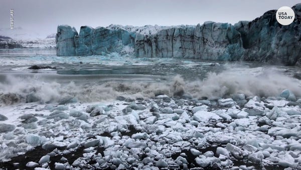 Tourists flee from massive wave after glacier...