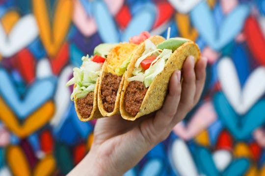 On April 25, Del Taco publishes his new Beyond Taco and Beyond Avocado Taco. Both include herbal meat developed with Beyond Meat.