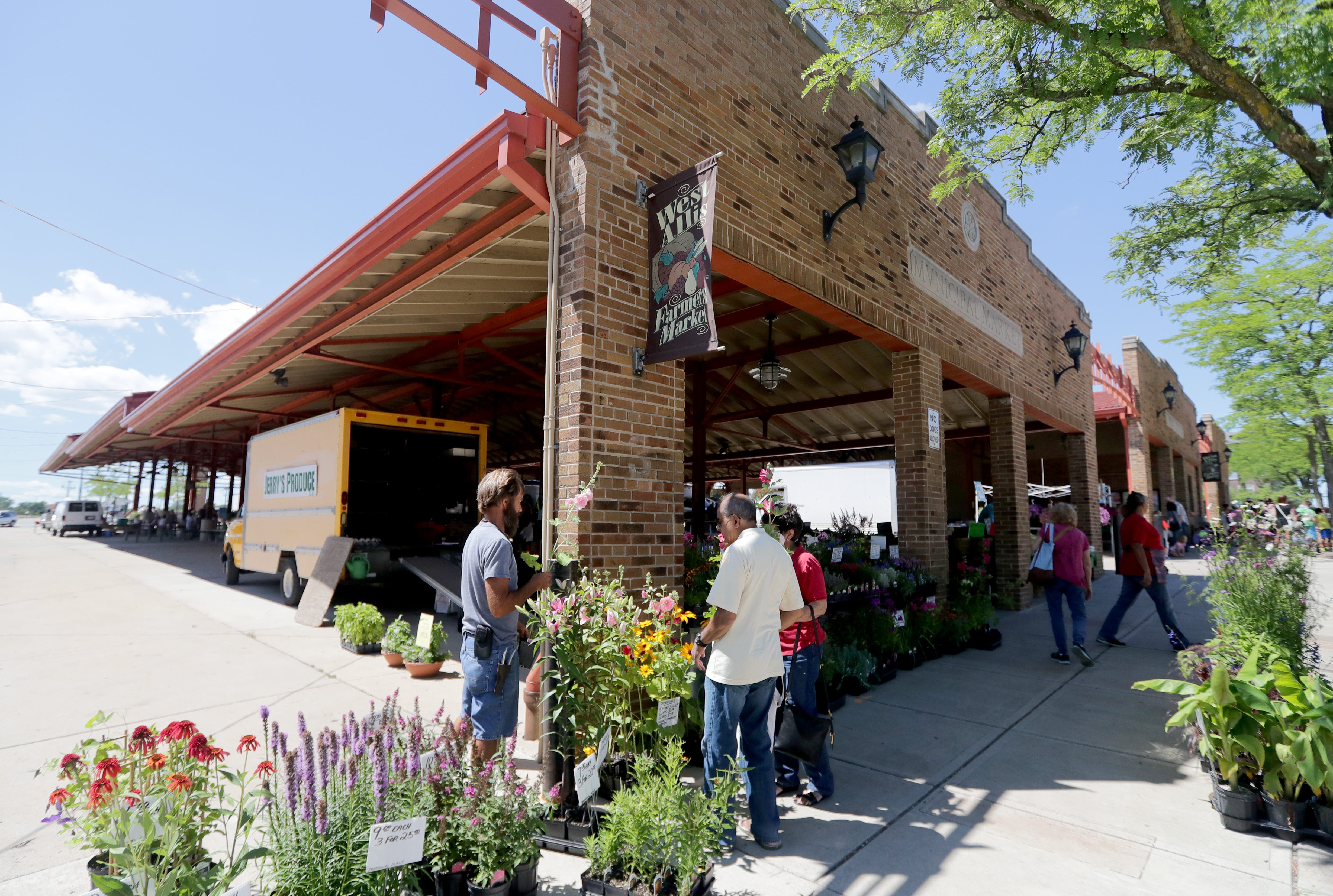 Farmers markets A guide to fresh produce sellers in Milwaukee area