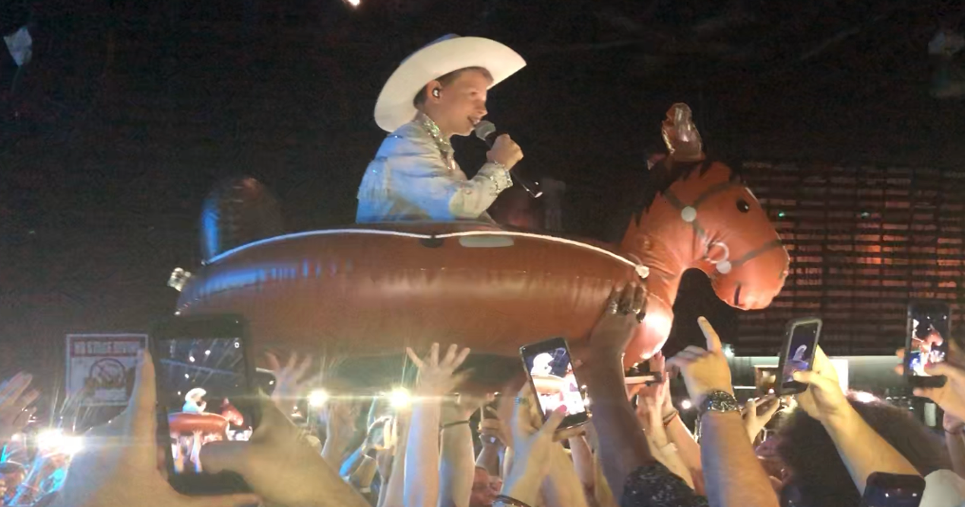 Mason Ramsey Crowd Surfs With Inflatable Horse At Nashville - 