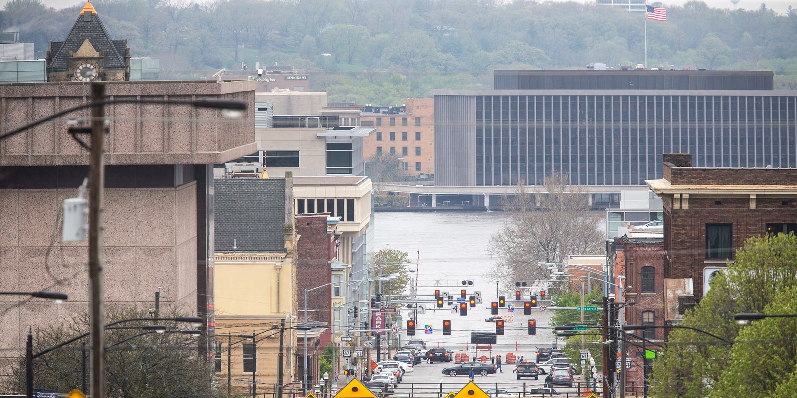 Iowa flooding Downtown Davenport threatened by reported barrier breach