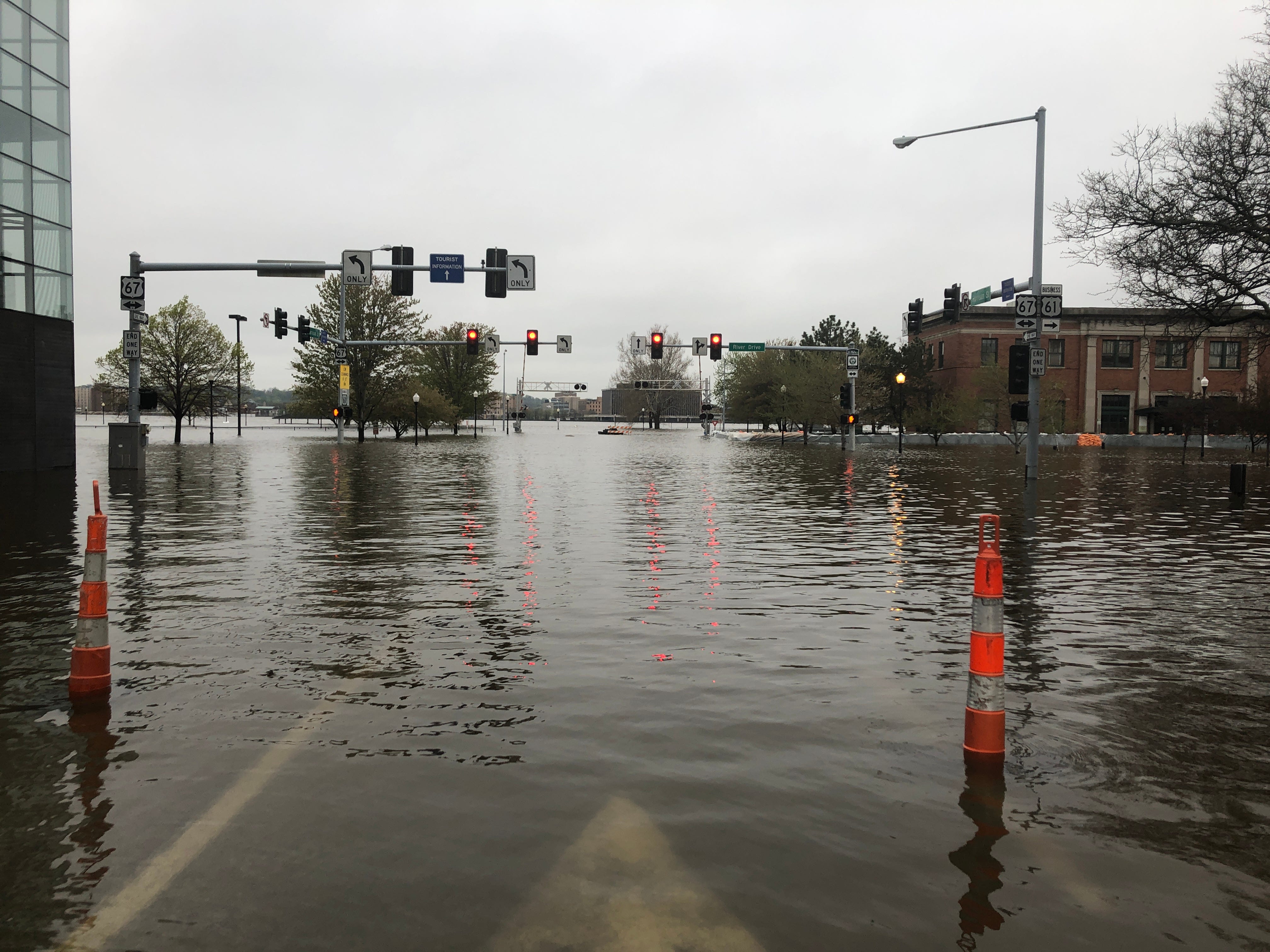 Davenport Flooding: Floodwaters Rush Into Downtown Davenport After ...