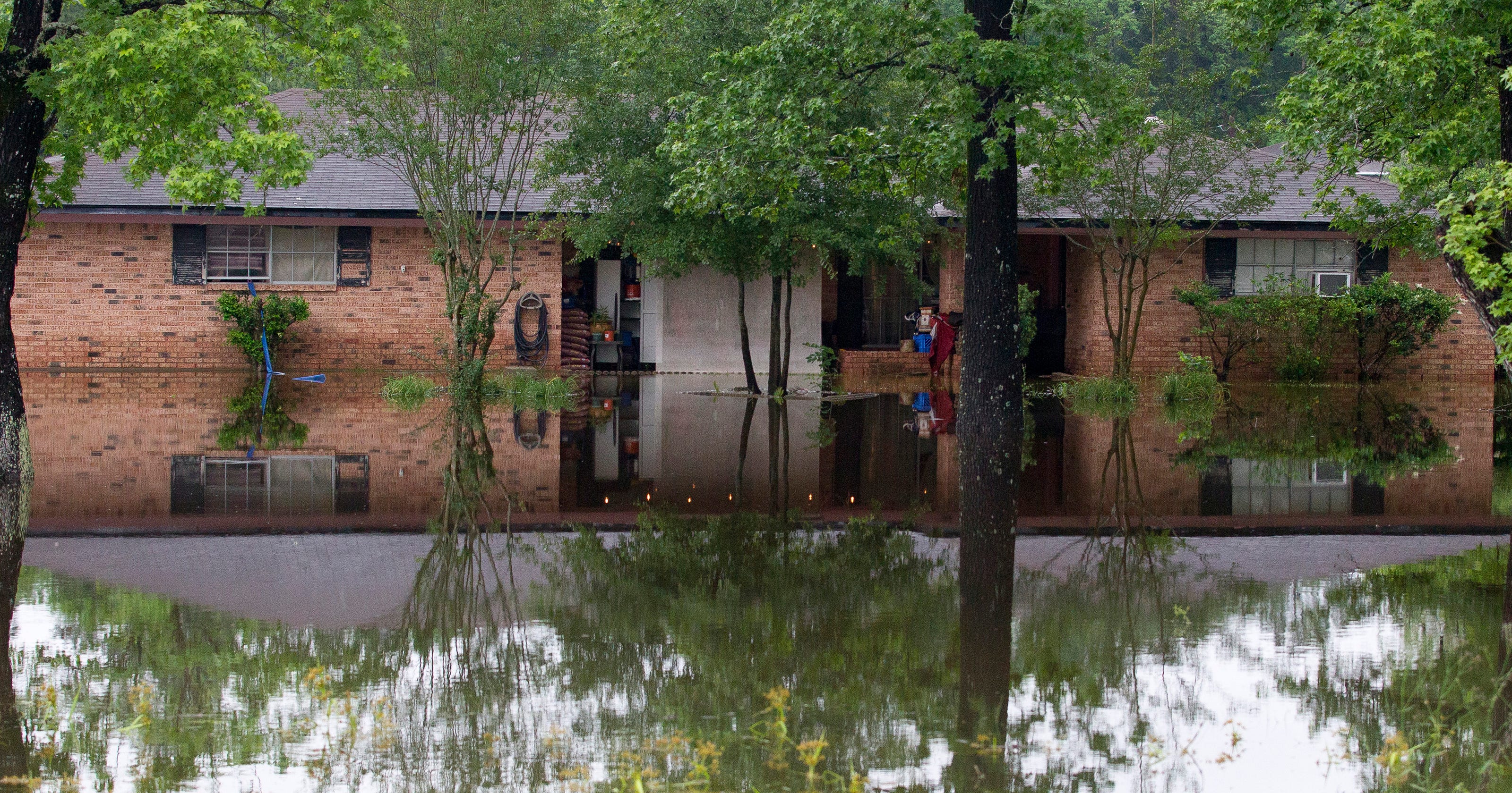 Houston flooding City faces rain, Louisiana in state of emergency
