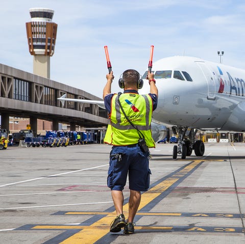 An American Airlines Airbus A-319 arrives at Sky H