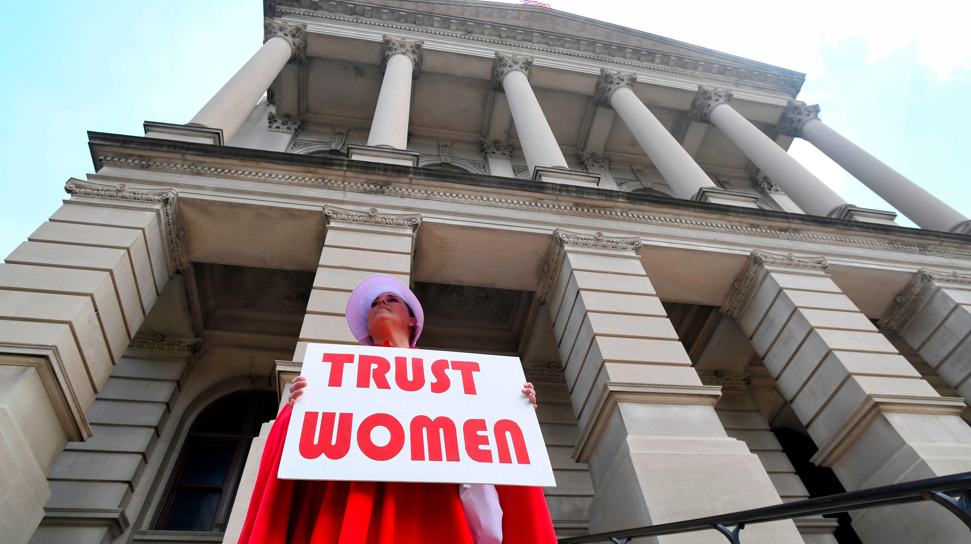Abortion ban Missouri lawmakers pass abortion law at 8 weeks pregnant