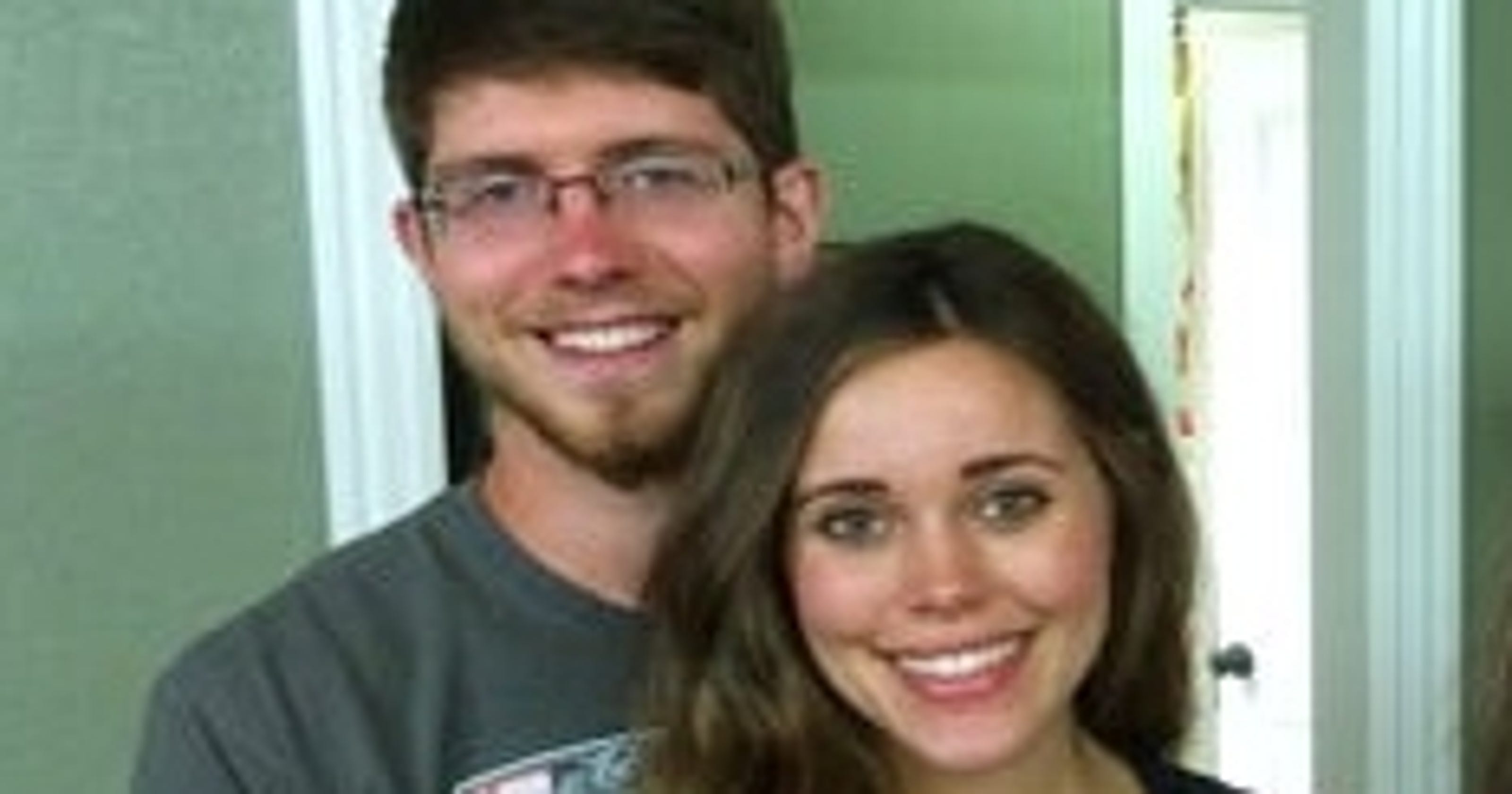 Jessa Duggar Gives Birth In Unexpected Way On Her Couch At Home 