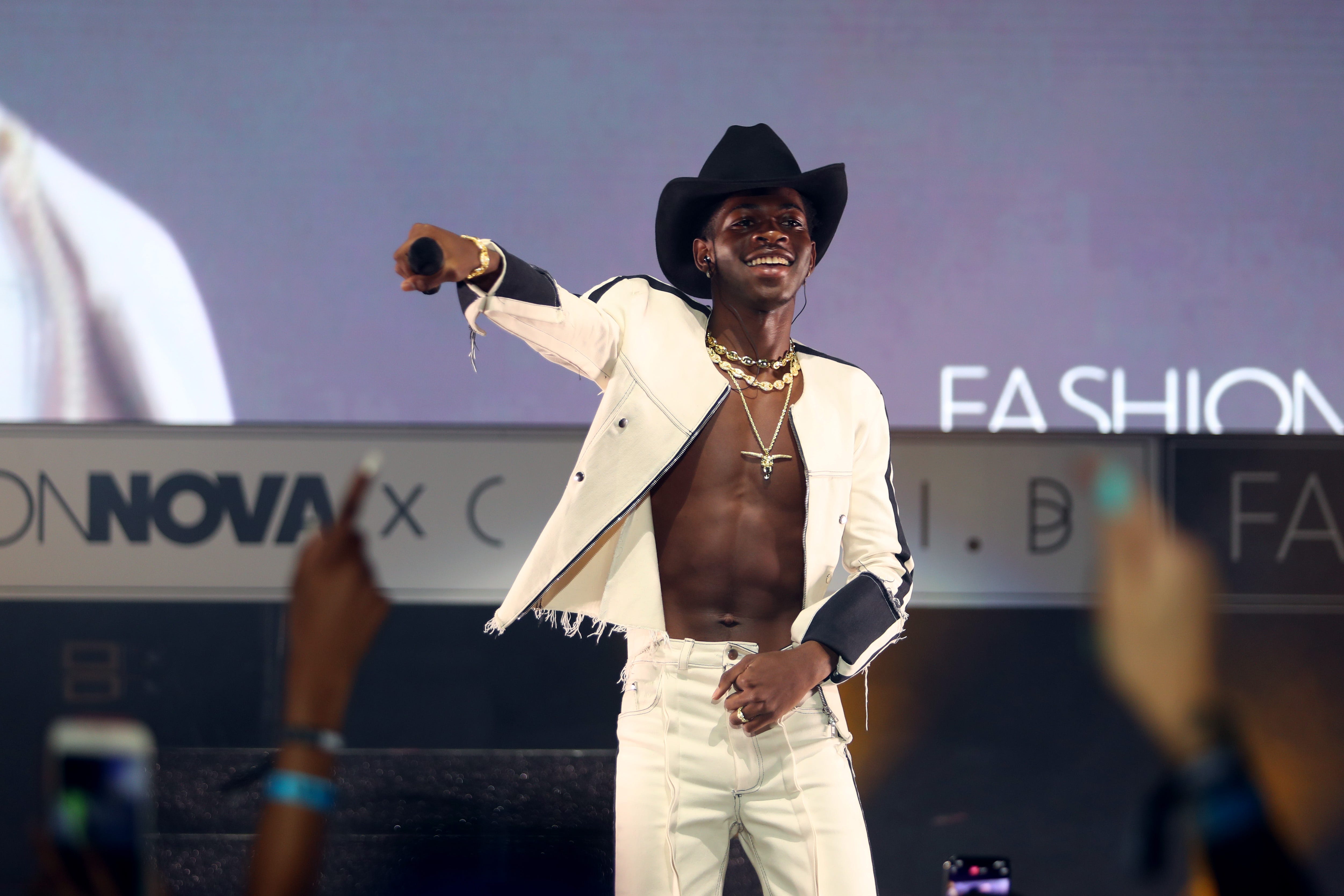 Lil Nas X surprises Ohio school with epic 'Old Town Road' performance