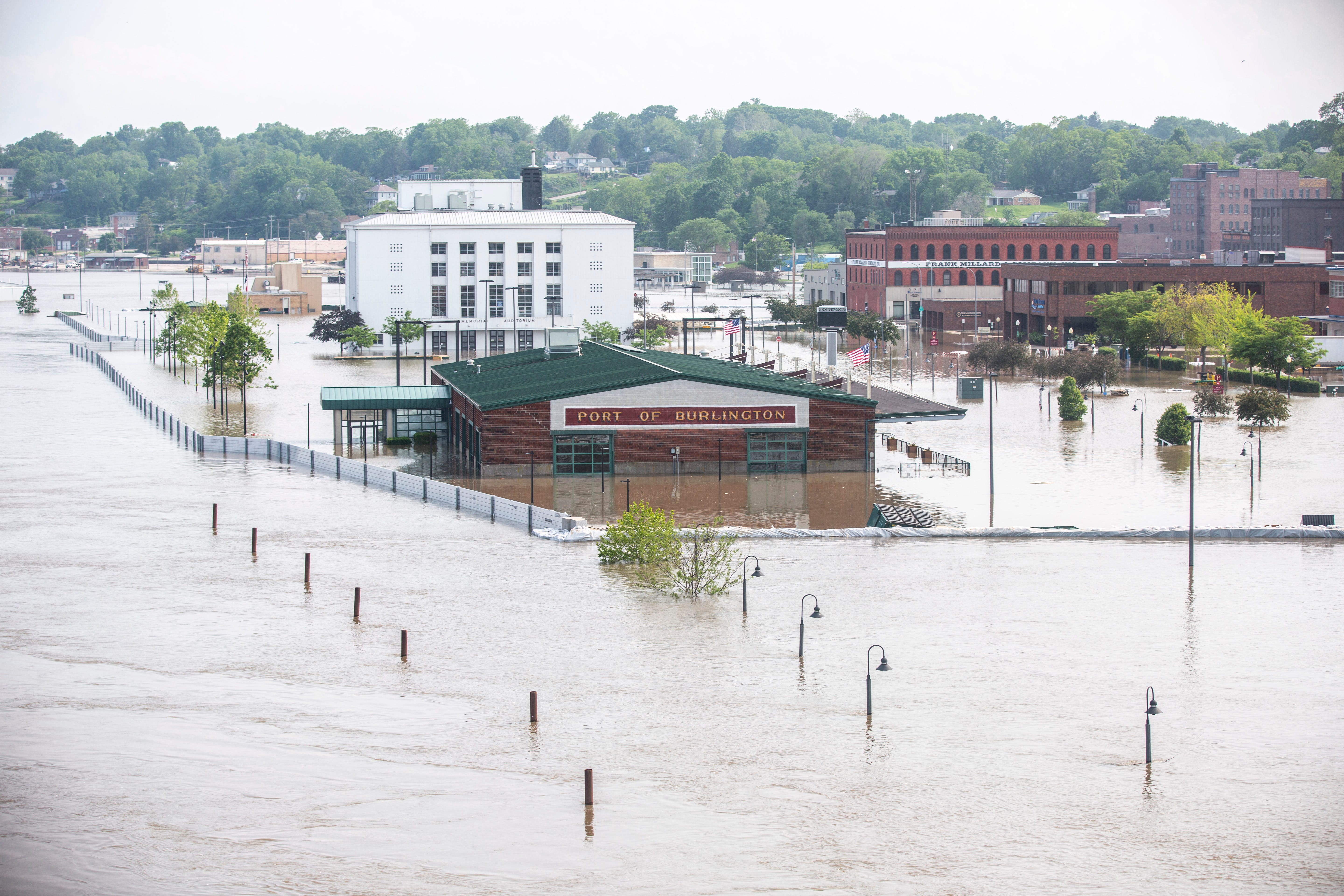 Iowa Flooding 2019: HESCO Barrier Fails In Burlington Along Mississippi ...