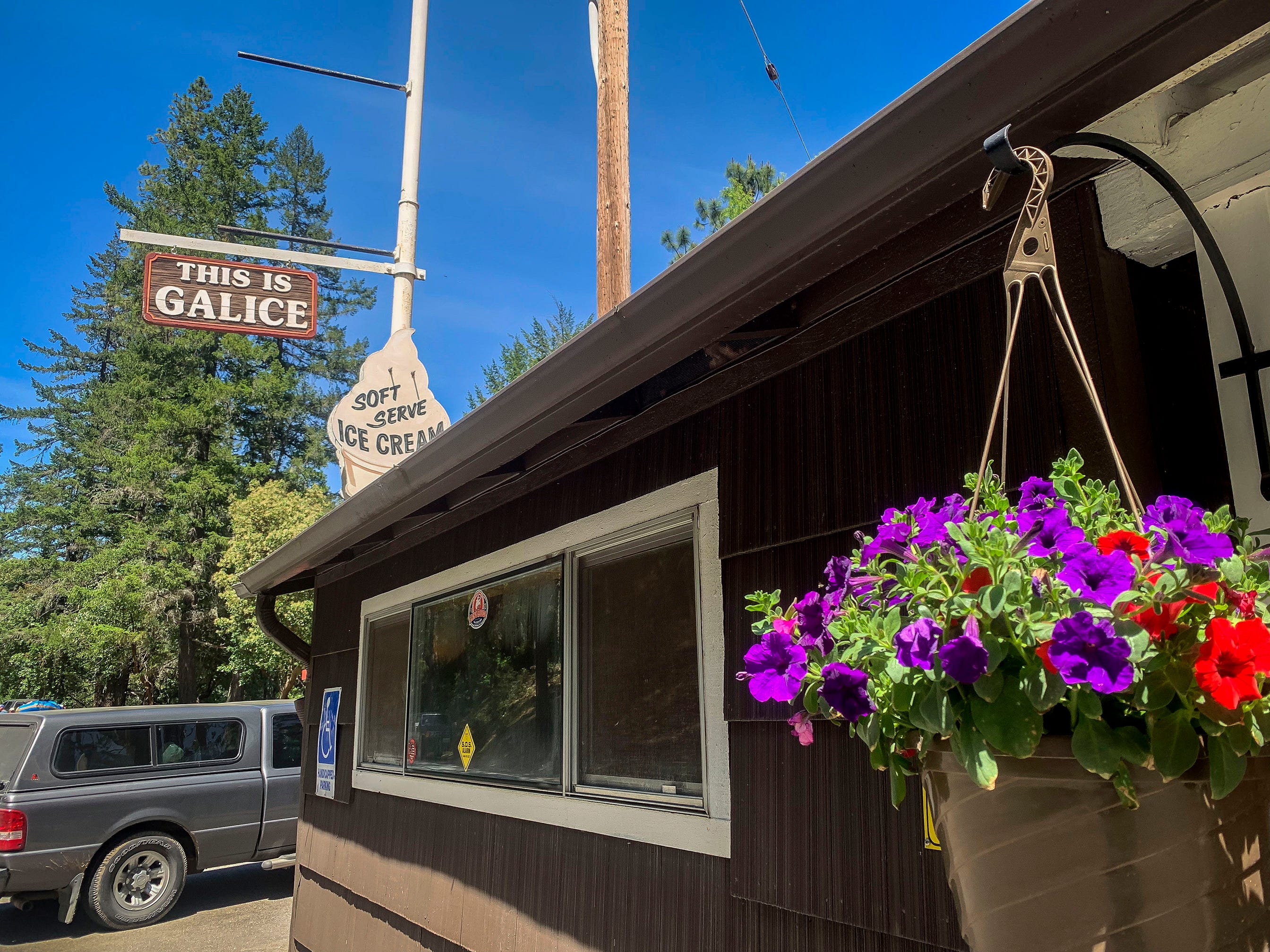 Major fire burns iconic Galice Resort in Southern Oregon